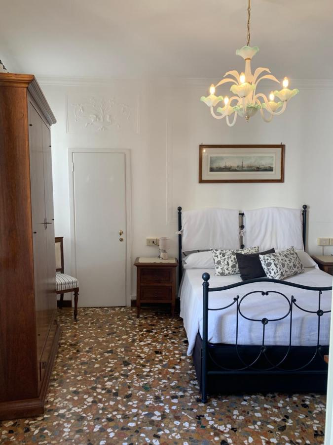 B&B Al Teatro With Canal View Venice Exterior photo